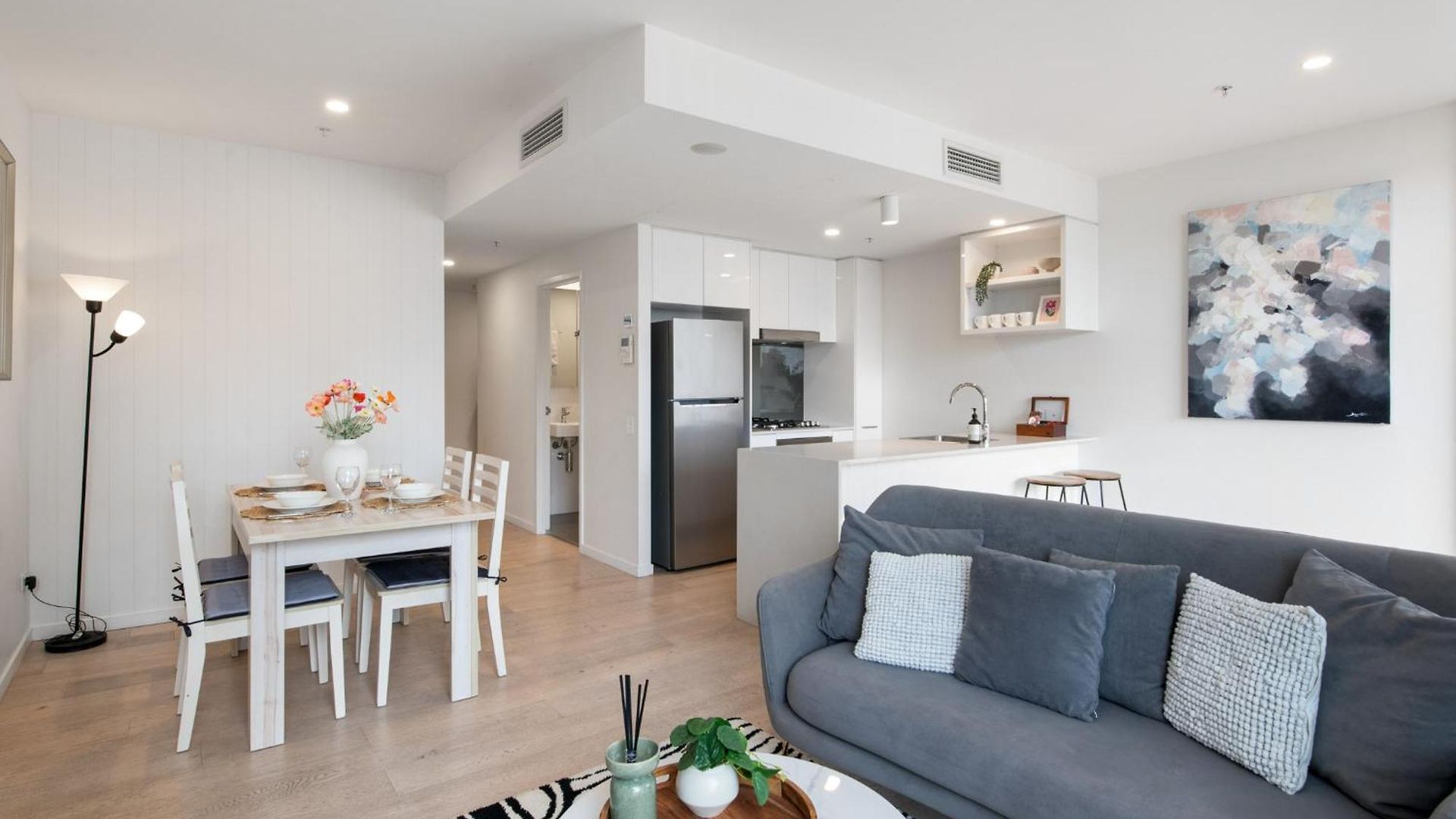 Convenient To Urban Living By Private Host *