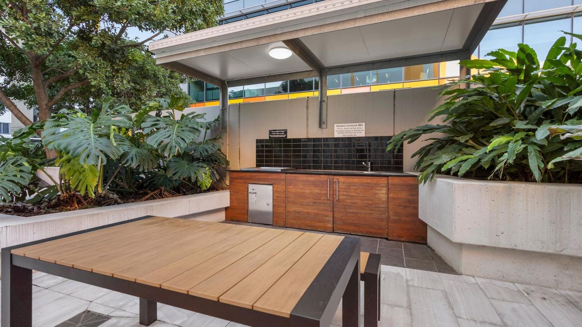 St With Story Bridge Views, Pool & Free Parking Brisbane