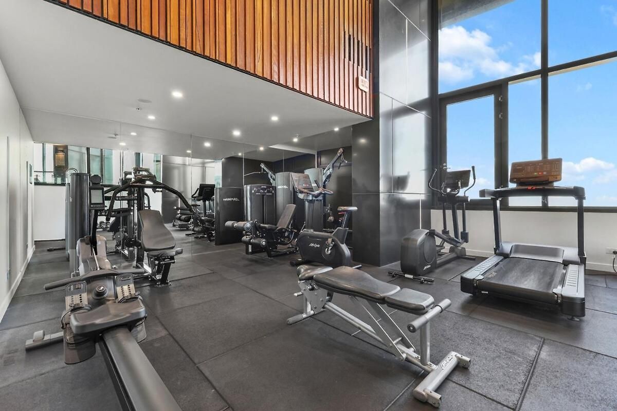 Level 43 Water Views - 2br - Sleeps 6 & Baby Apartment *