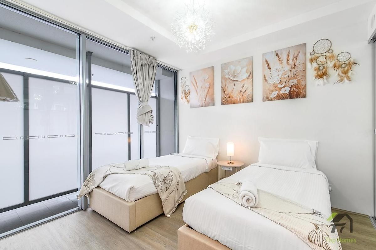 West End Artistic Neighborhood Apartment *