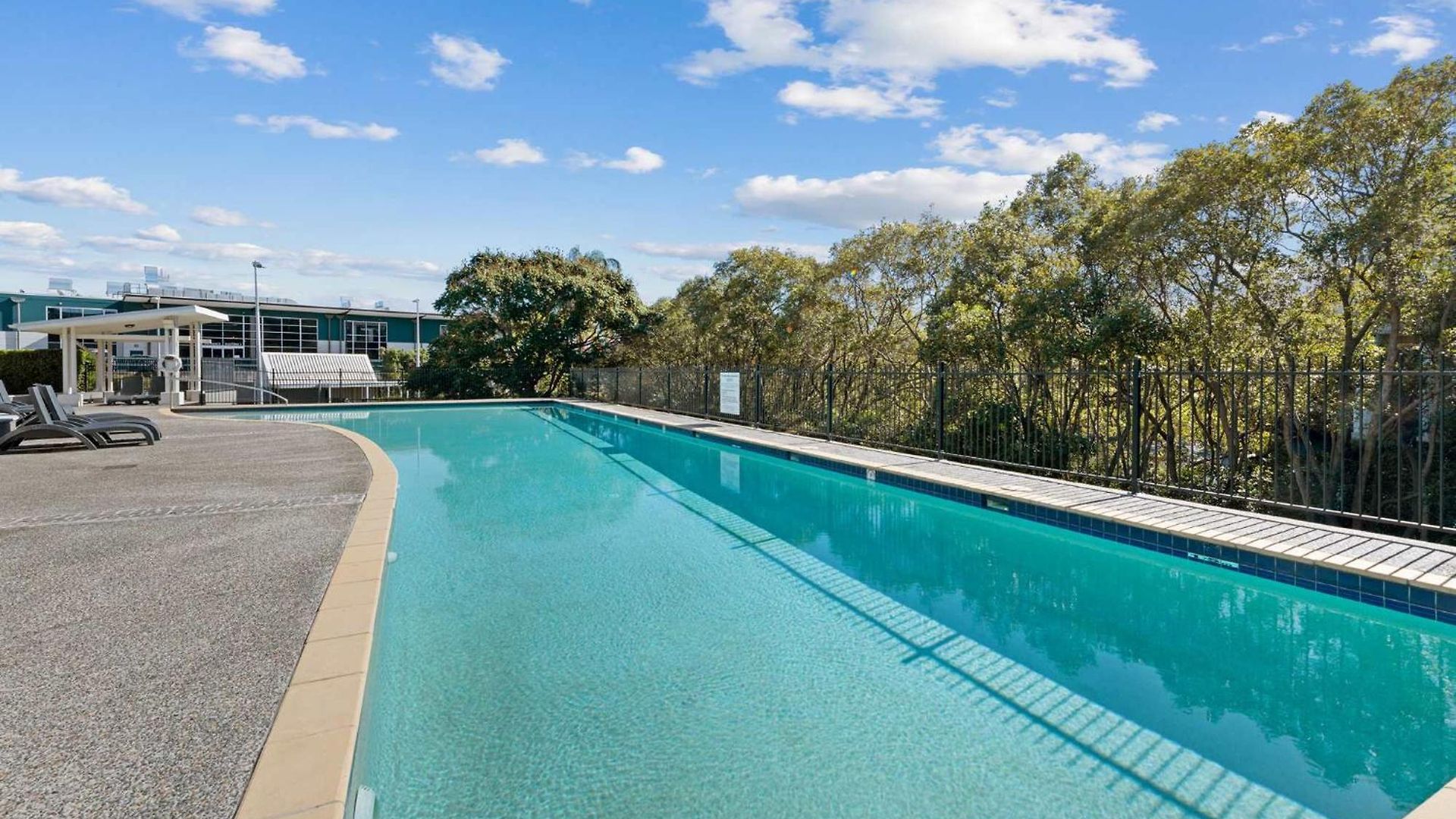Apartment The Mews Bowen Hills - Spacious 3-bedroom With Pool & Parking Brisbane