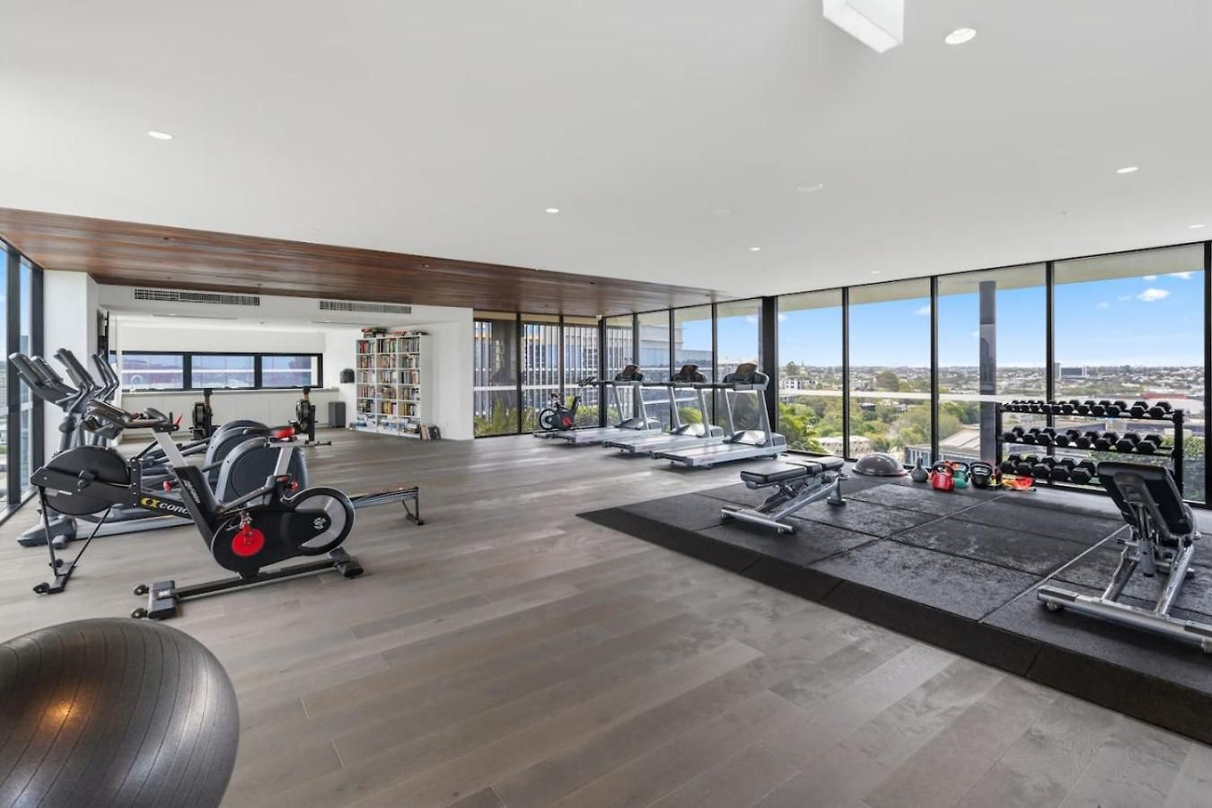 Premium Urban With Rooftop Pool And Views