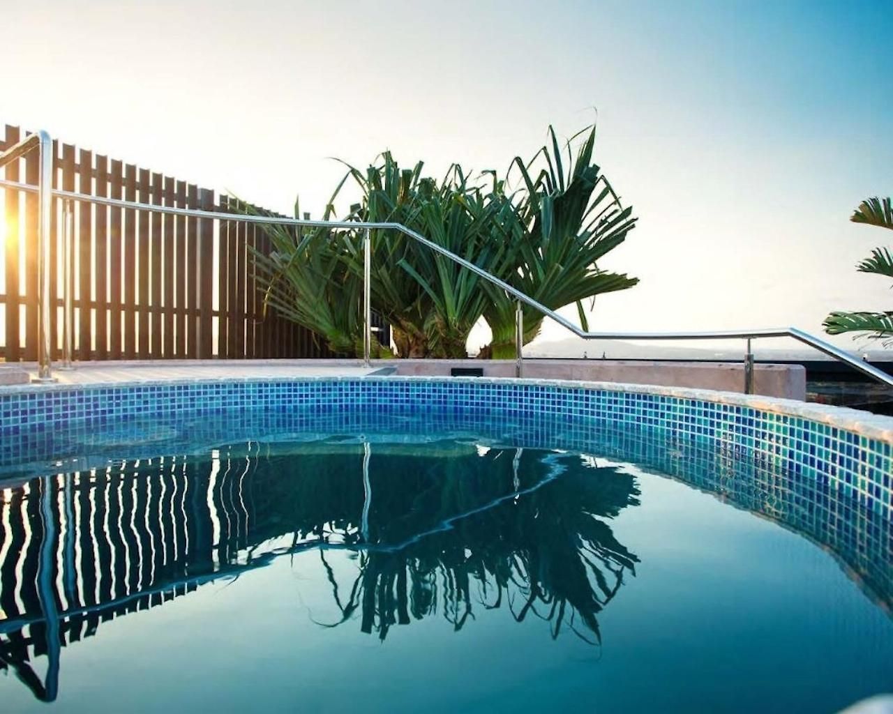 Modern Vibrant - 1 Bedroom Pool Gym Sauna *