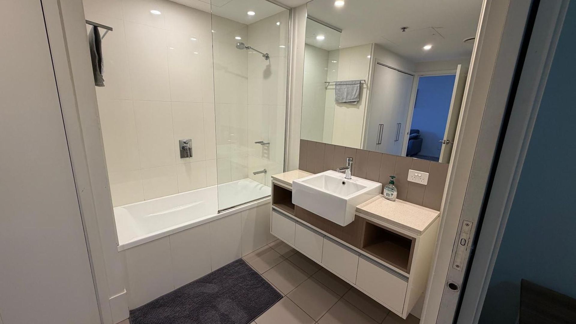 2bed 2bath Riverfront Luxury Views