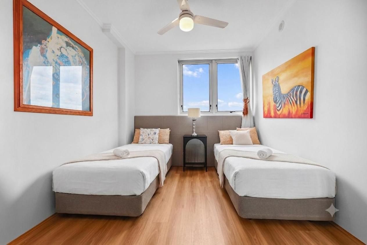 Entire Unit - 2 Pools - Sauna - Park - Cbd Views - Baby Ready Apartment