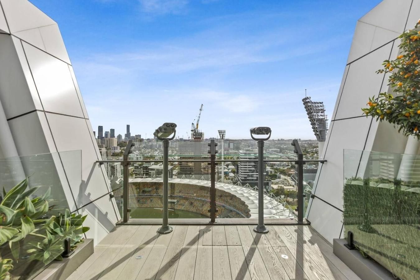 Walk To The Gabba With Rooftop Pool & Secure Carpark With Beautiful Views