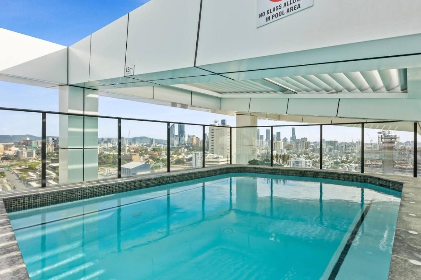 Walk To The Gabba With Rooftop Pool & Secure Carpark With Beautiful Views Apartment
