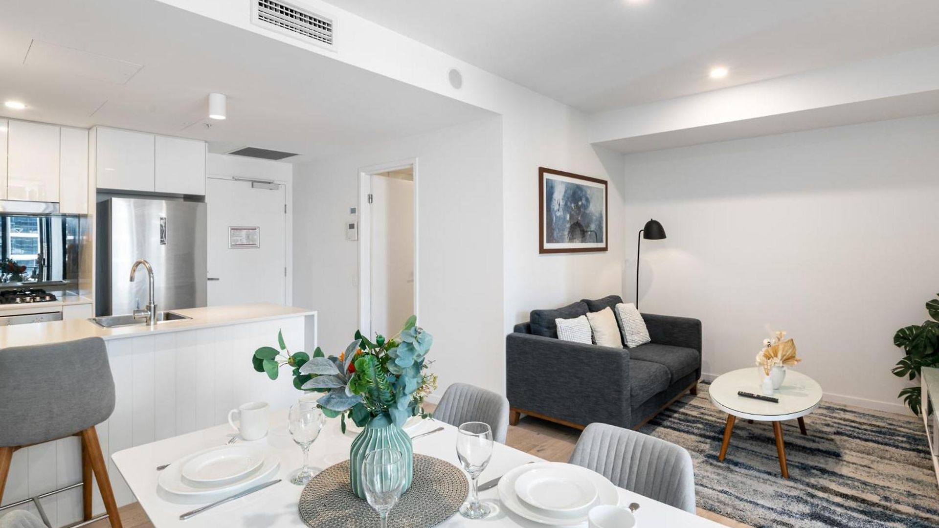 Convenient To Urban Living By Private Host