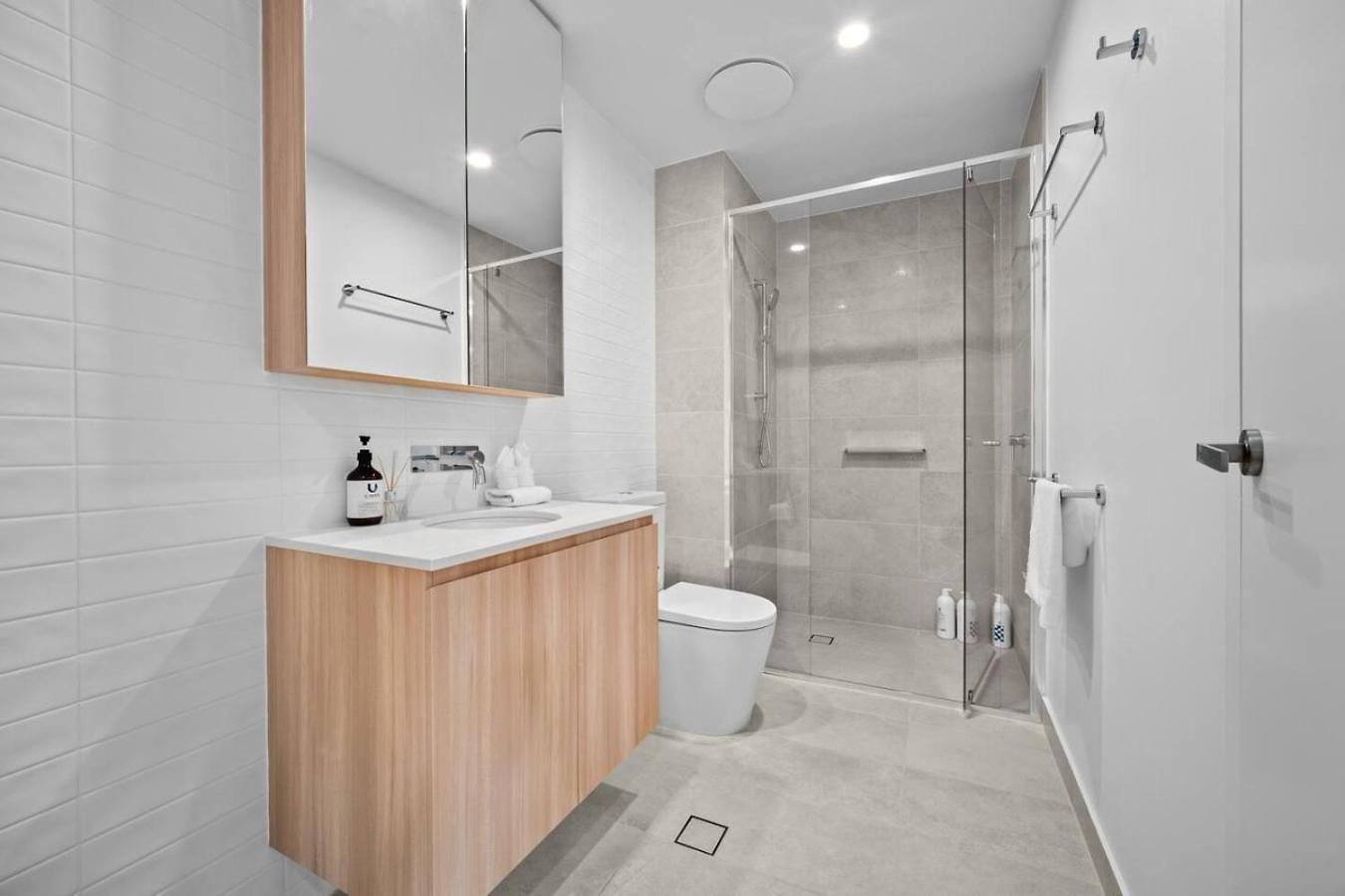 Apartment Skyhigh Retreat View And Shopping At Your Doorstep
