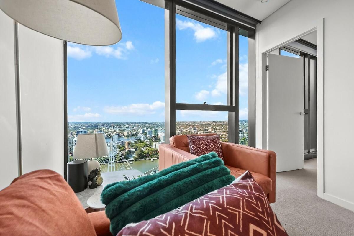 Level 43 Water Views - 2br - Sleeps 6 & Baby