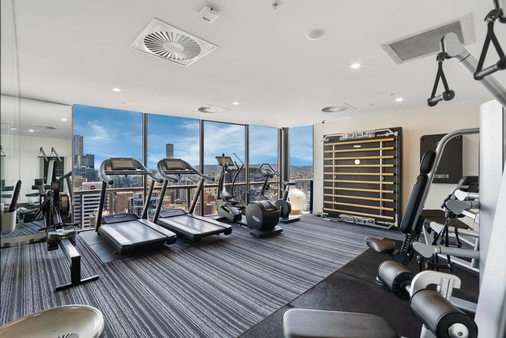 Apartment Modern 2br With River Views, Rooftop Pool, Parking *
