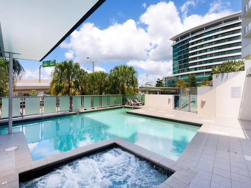 Apartment Spacious Riverside 2br Cbd Parking Pool & Gym