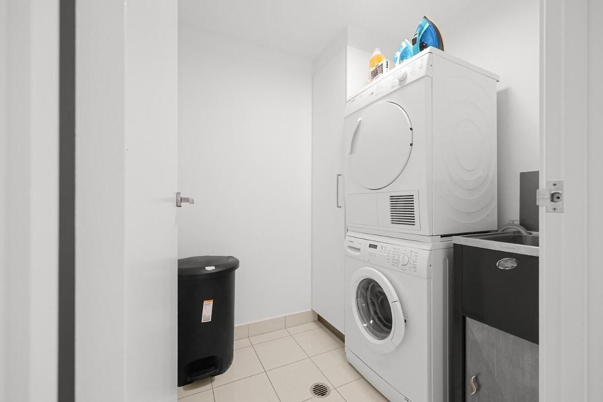 Bulimba Apartment - Ferry Access - Near Oxford St - Sleeps 8 - Baby & Work Ready Brisbane