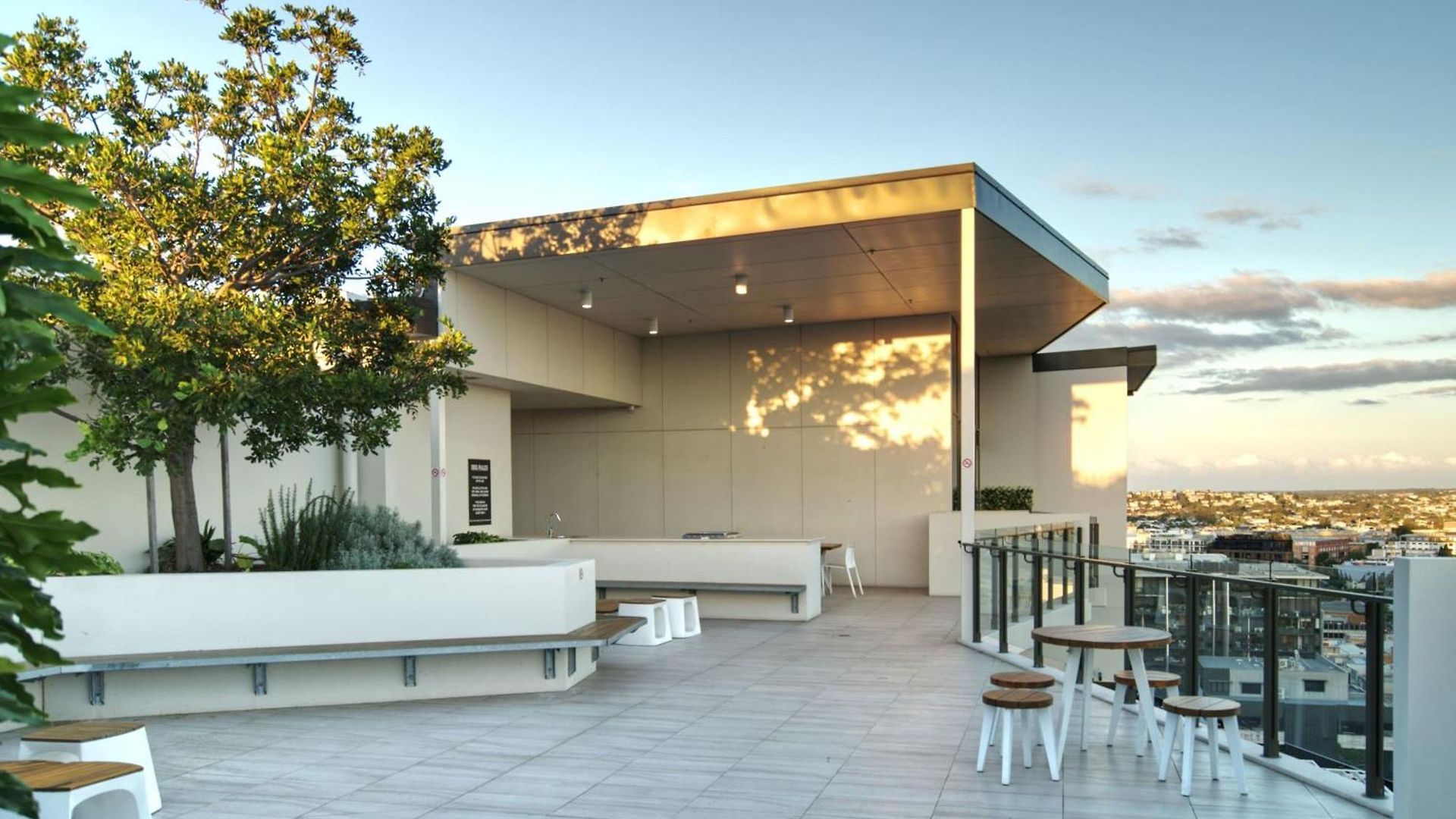 2br Night Life -pool-parking-rooftop-intercom Apartment Brisbane