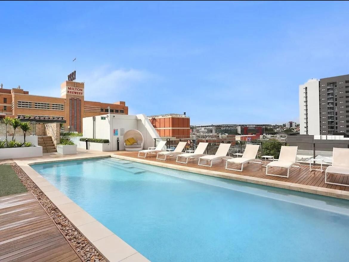 Apartment Modern Living With Secure Parking! Brisbane