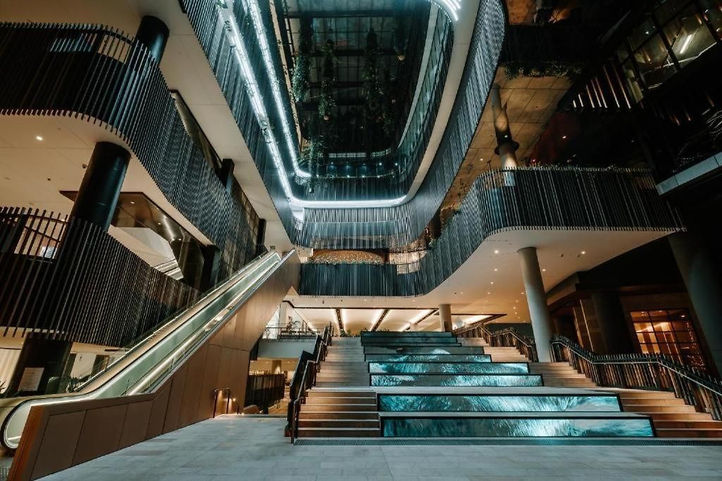 Lvl72 Breathtaking Views With Parking, Pool & Gym Apartment