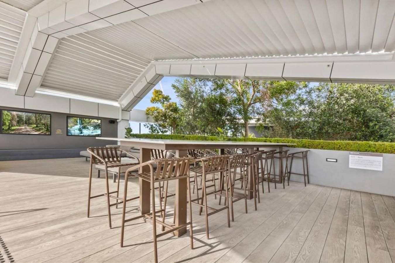 Walk To The Gabba With Rooftop Pool & Secure Carpark With Beautiful Views Apartment