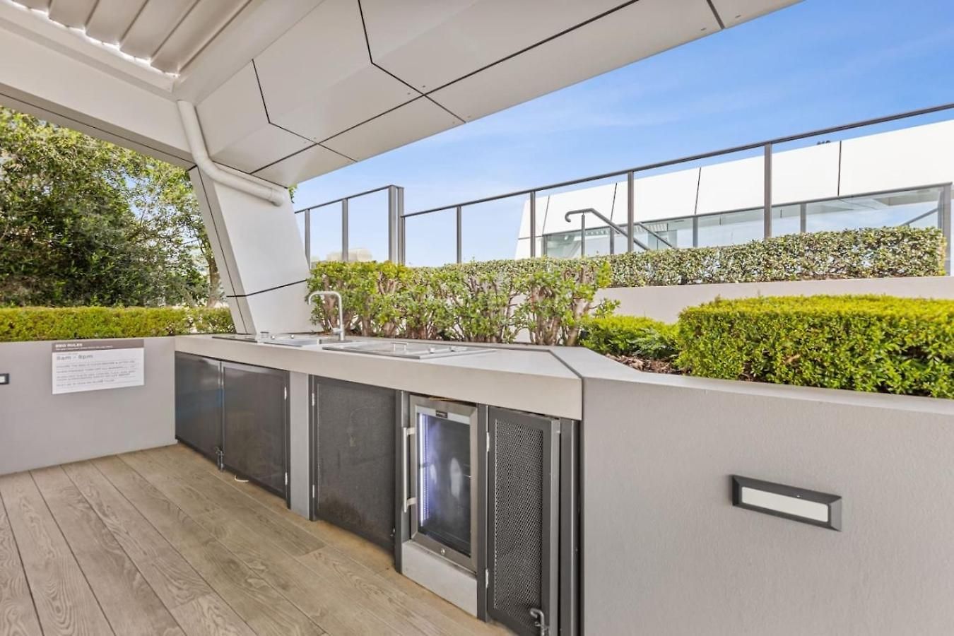 Apartment Walk To The Gabba With Rooftop Pool & Secure Carpark With Beautiful Views