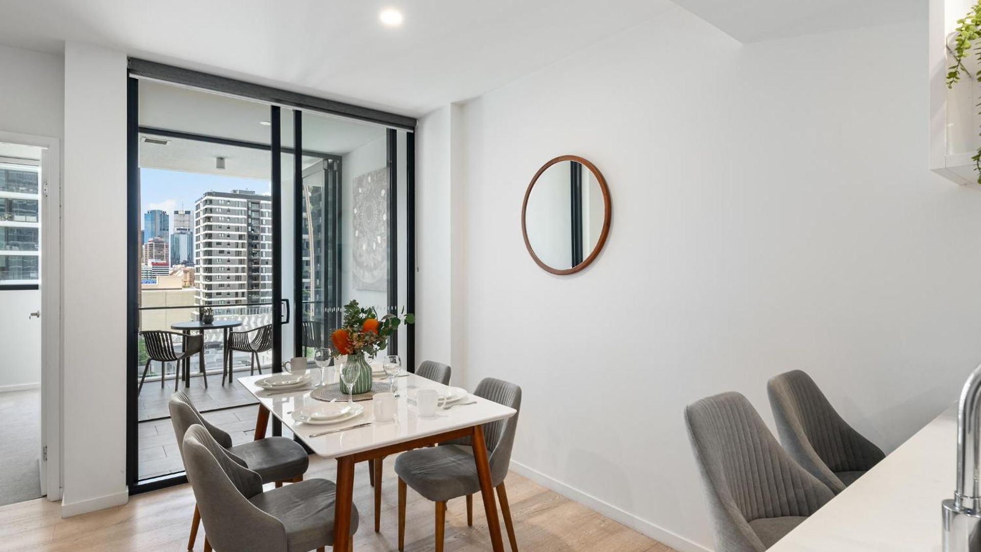 Convenient To Urban Living By Private Host Apartment Brisbane
