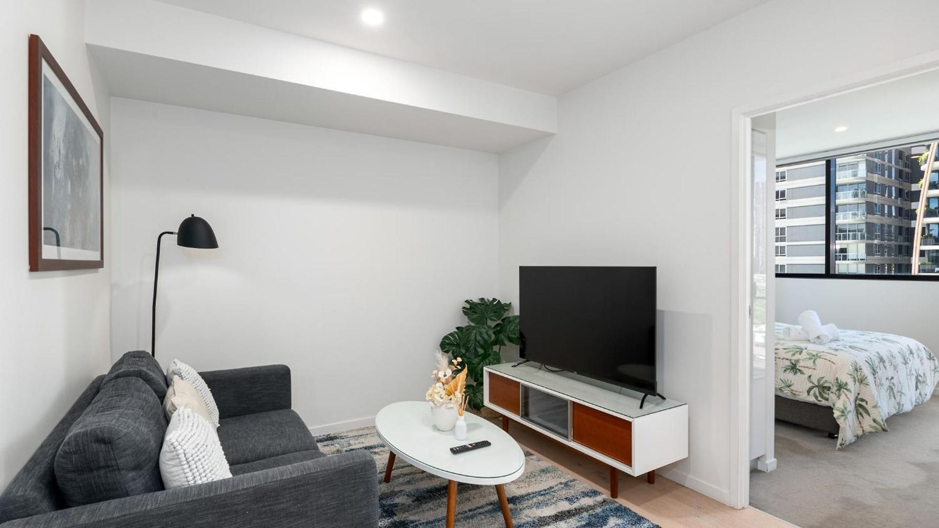 Apartment Convenient To Urban Living By Private Host
