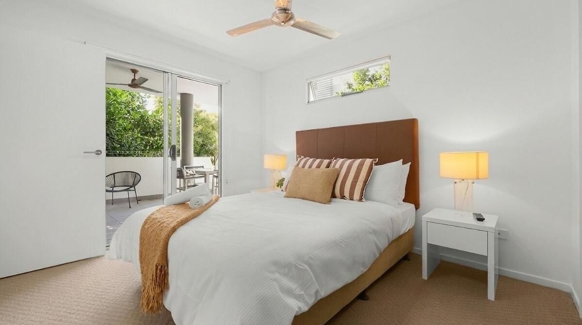 Apartment Bulimba Apartment - Ferry Access - Near Oxford St - Sleeps 8 - Baby & Work Ready Brisbane