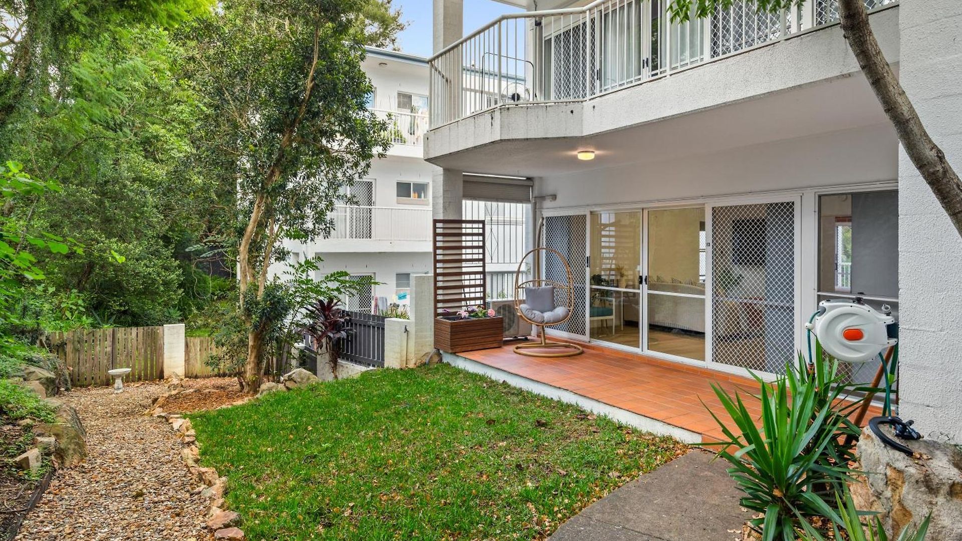 2br 2ba Indooroopilly-walk To Shops & Bus *