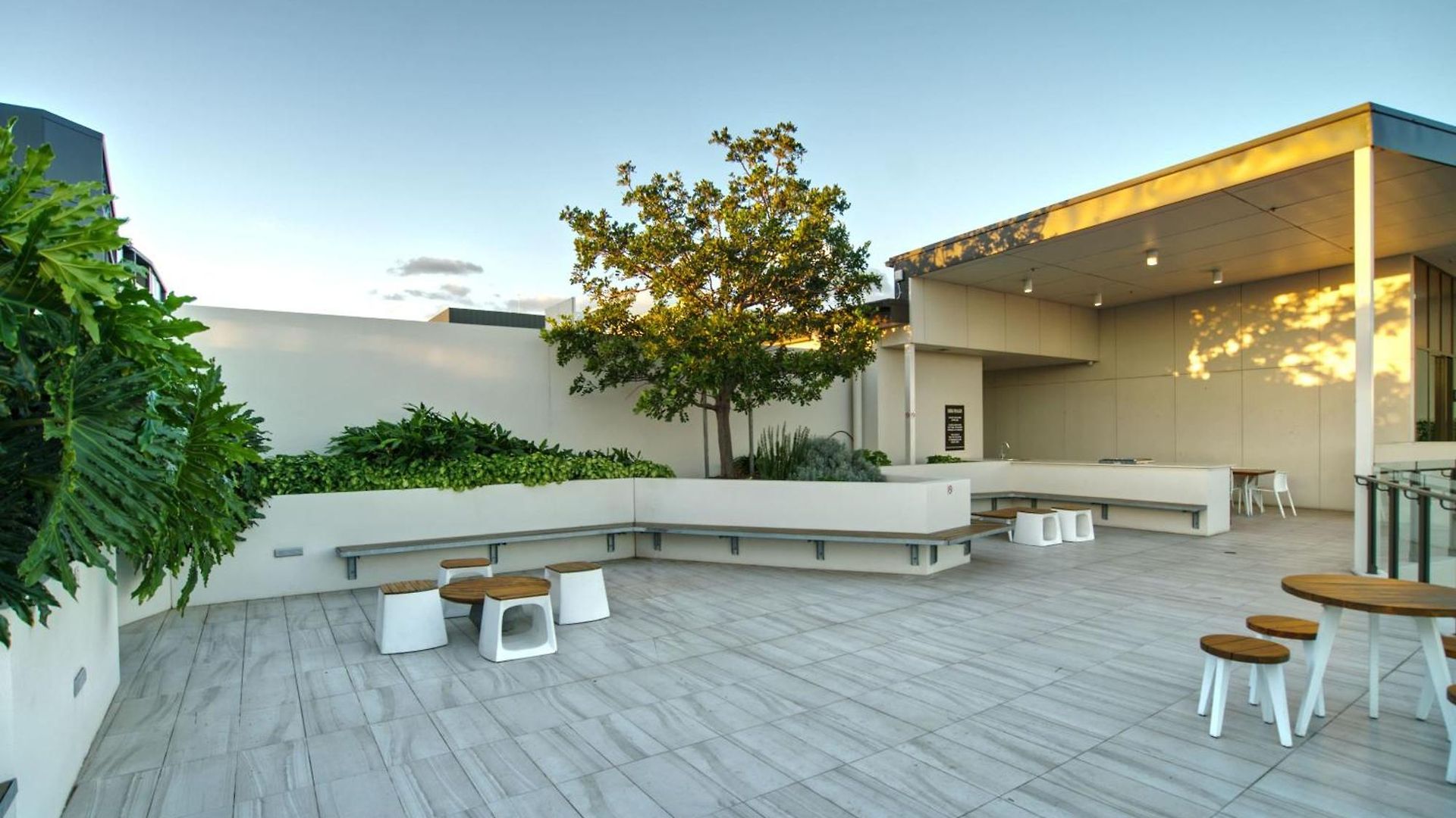 2br Night Life -pool-parking-rooftop Apartment