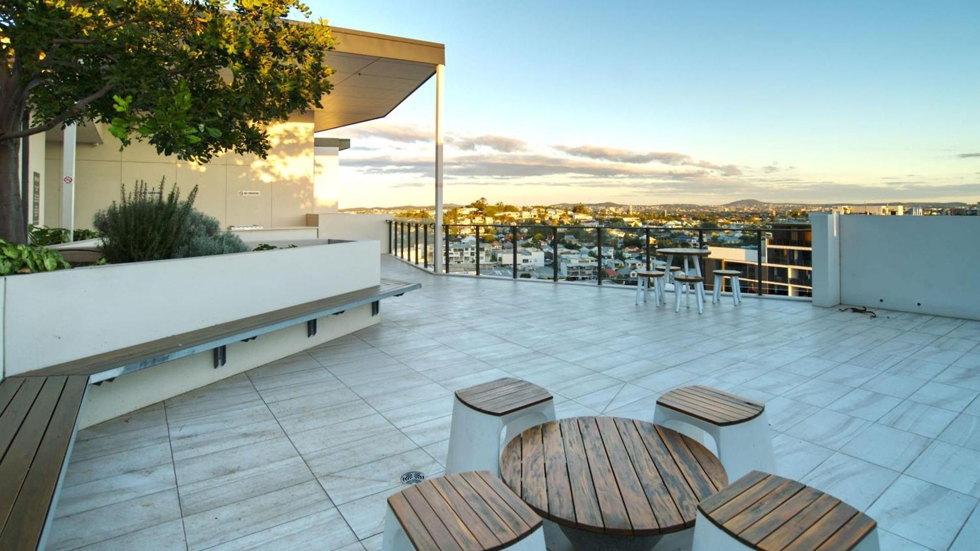 Apartment 2br Night Life -pool-parking-rooftop-intercom Brisbane