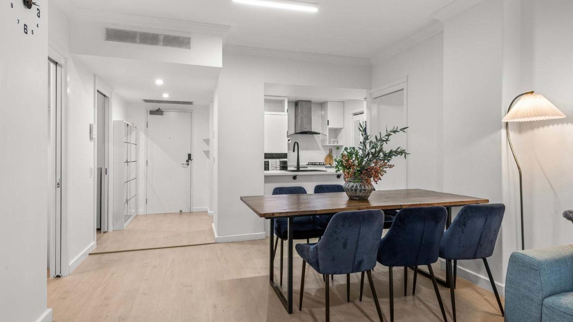 Apartment The Mews Bowen Hills - Spacious 3-bedroom With Pool & Parking *