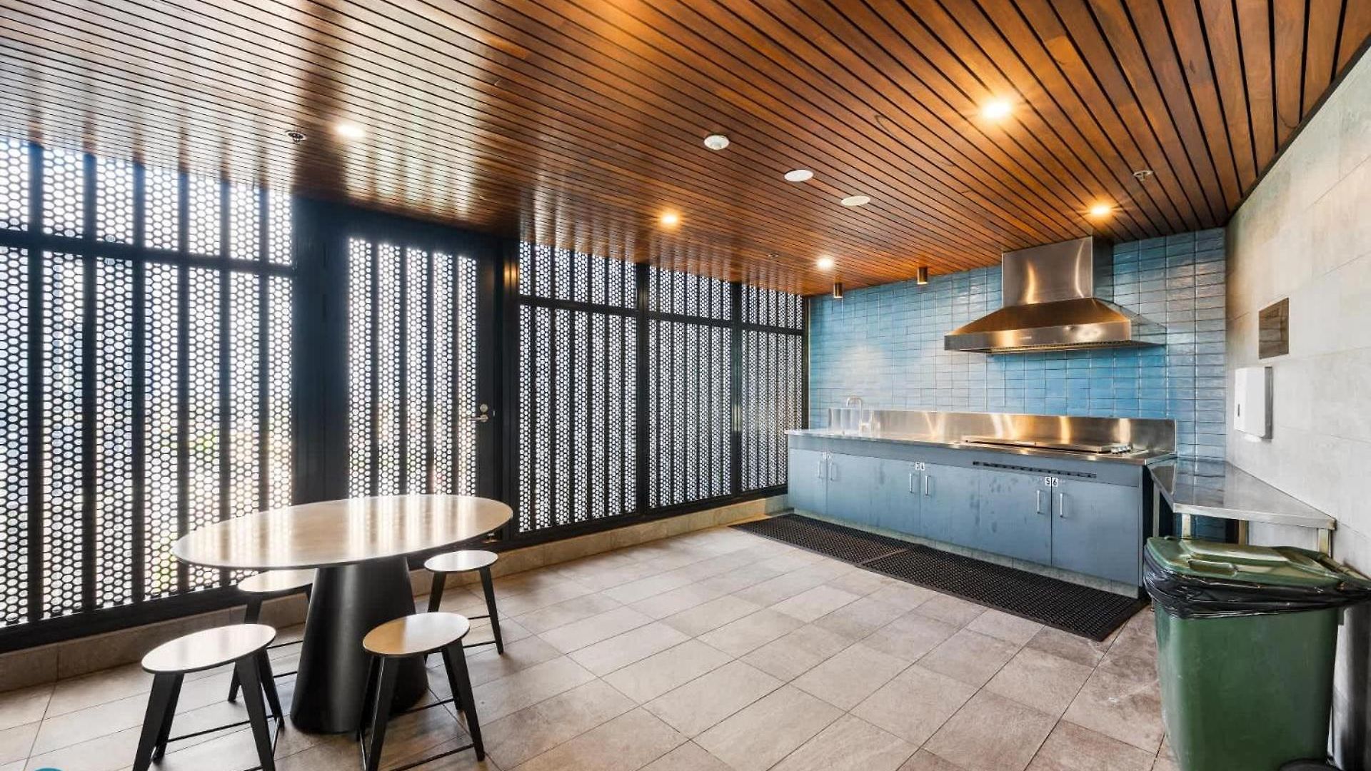 Apartment Sky Tower Luxe Retreat Pool & Gym