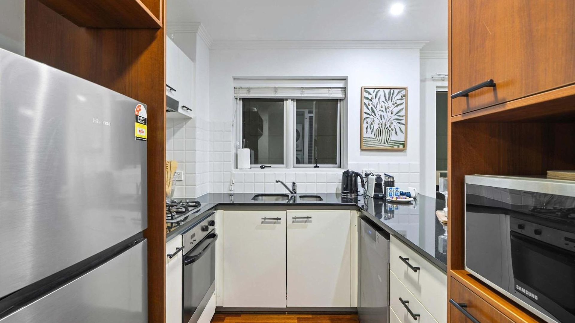 Apartment Stylish 2 Bed 2 Bath Balcony Parking Pool & Gym Brisbane