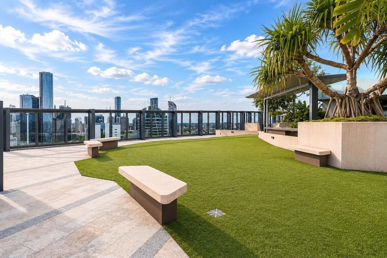 Level 22 Skyline Views With Sauna, Gym, Pool And Free Parking *
