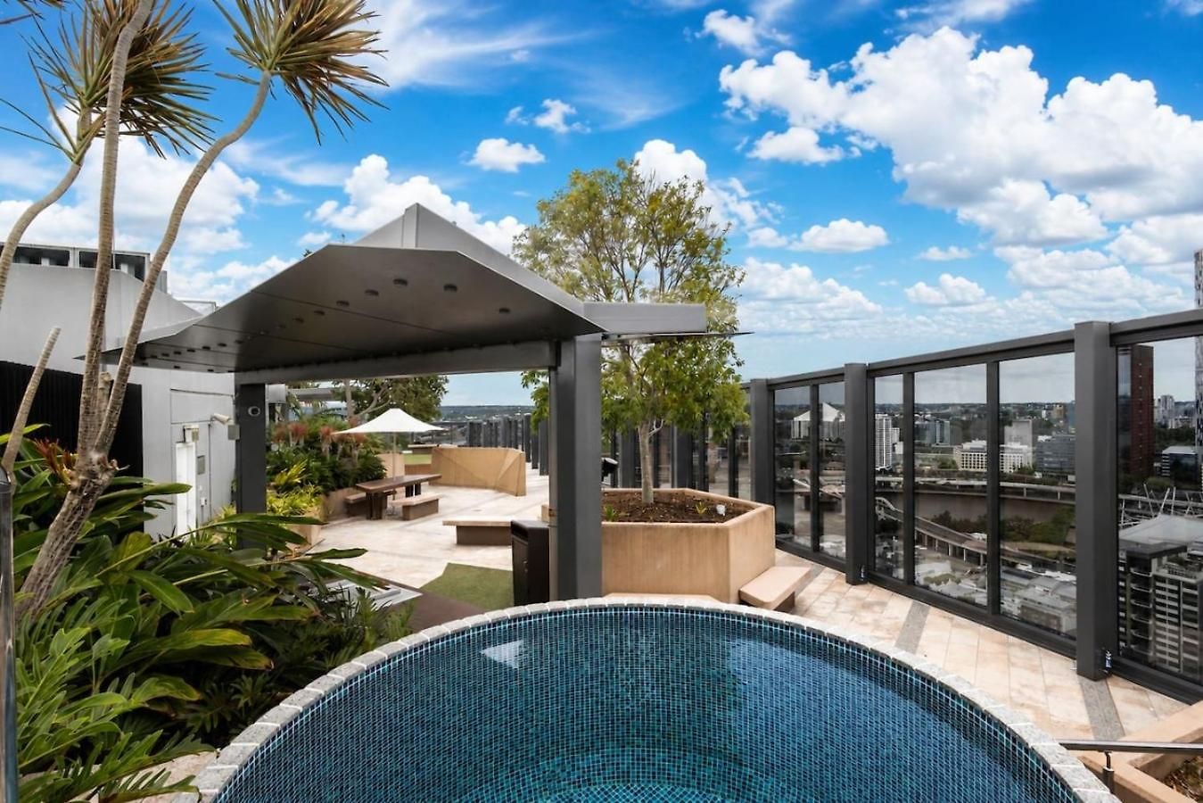 Apartment Level 22 Skyline Views With Sauna, Gym, Pool And Free Parking Brisbane