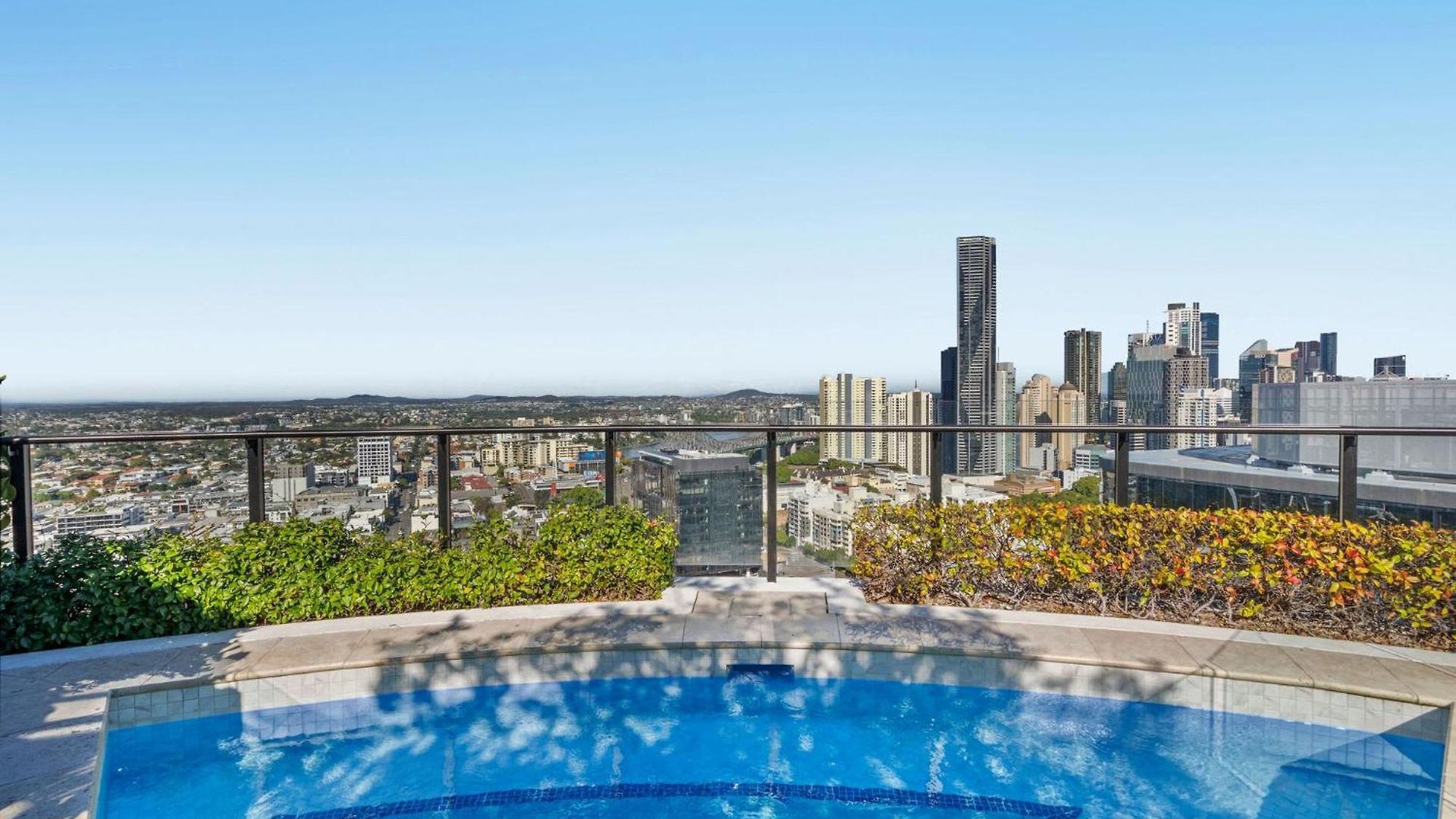 Apartment Rooftop Infinity Pool Heated Pool, Gym, Free Parking & Brisbane