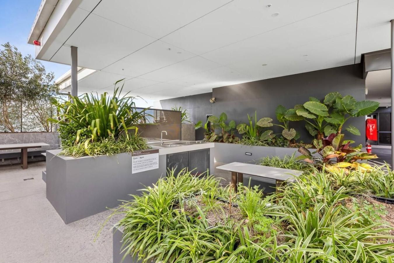 Walk To The Gabba With Rooftop Pool & Secure Carpark With Beautiful Views Brisbane