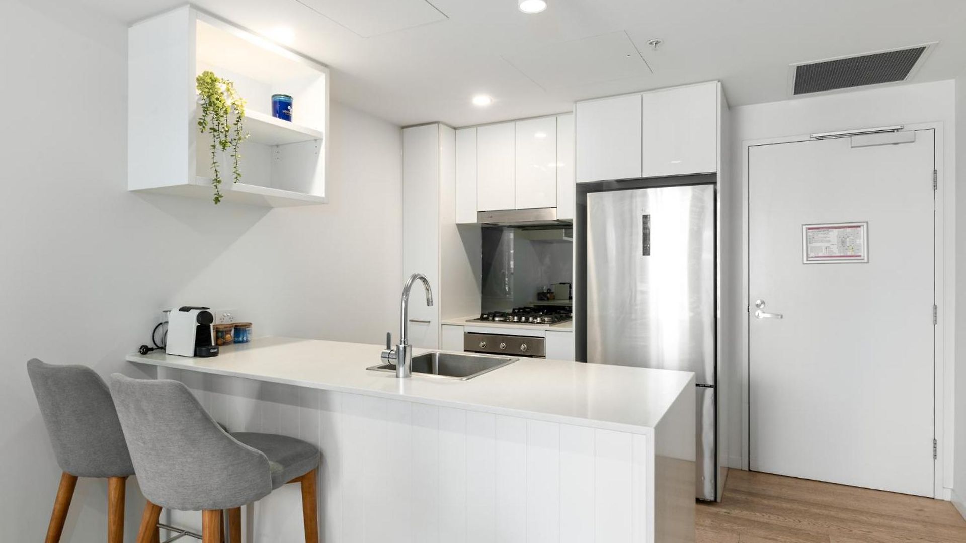 Convenient To Urban Living By Private Host *