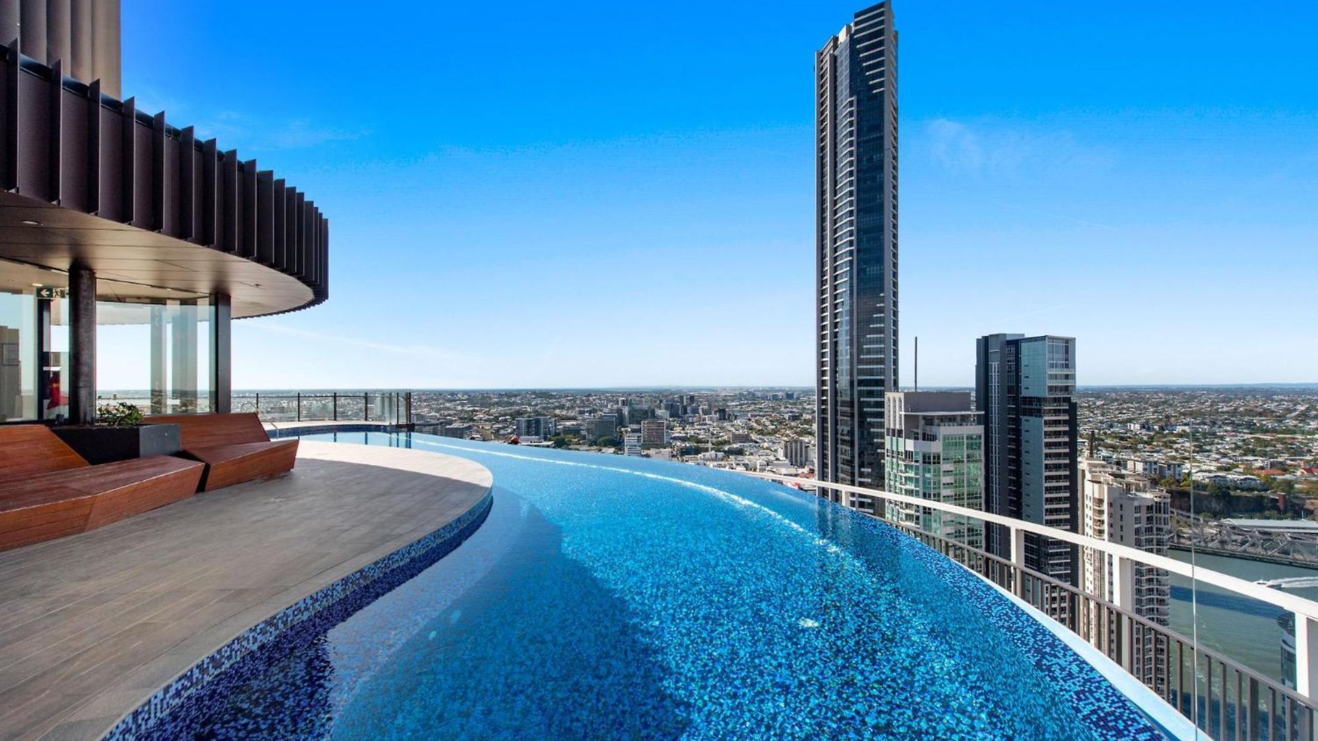 Apartment Inspired Serenity With River Views, Fast Wifi, Carpark, Gym, Rooftop Pool *