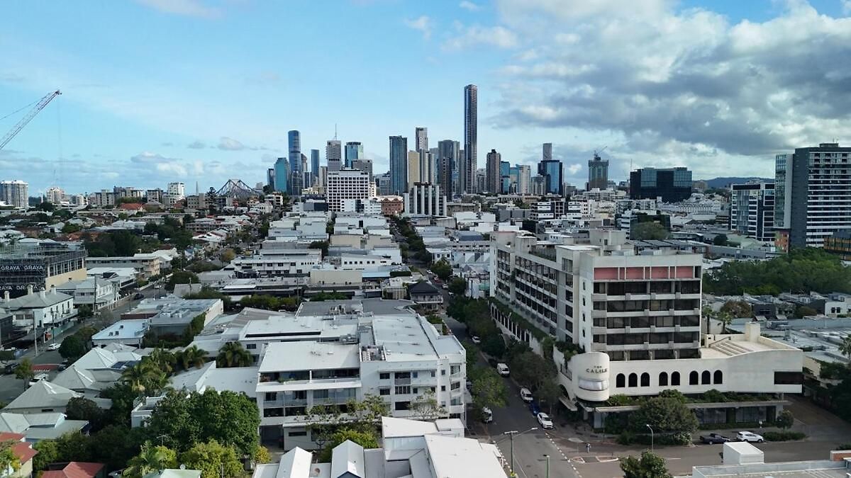 Apartment 2 Level Skyloft - Pool - Sleeps 6 - Baby Brisbane