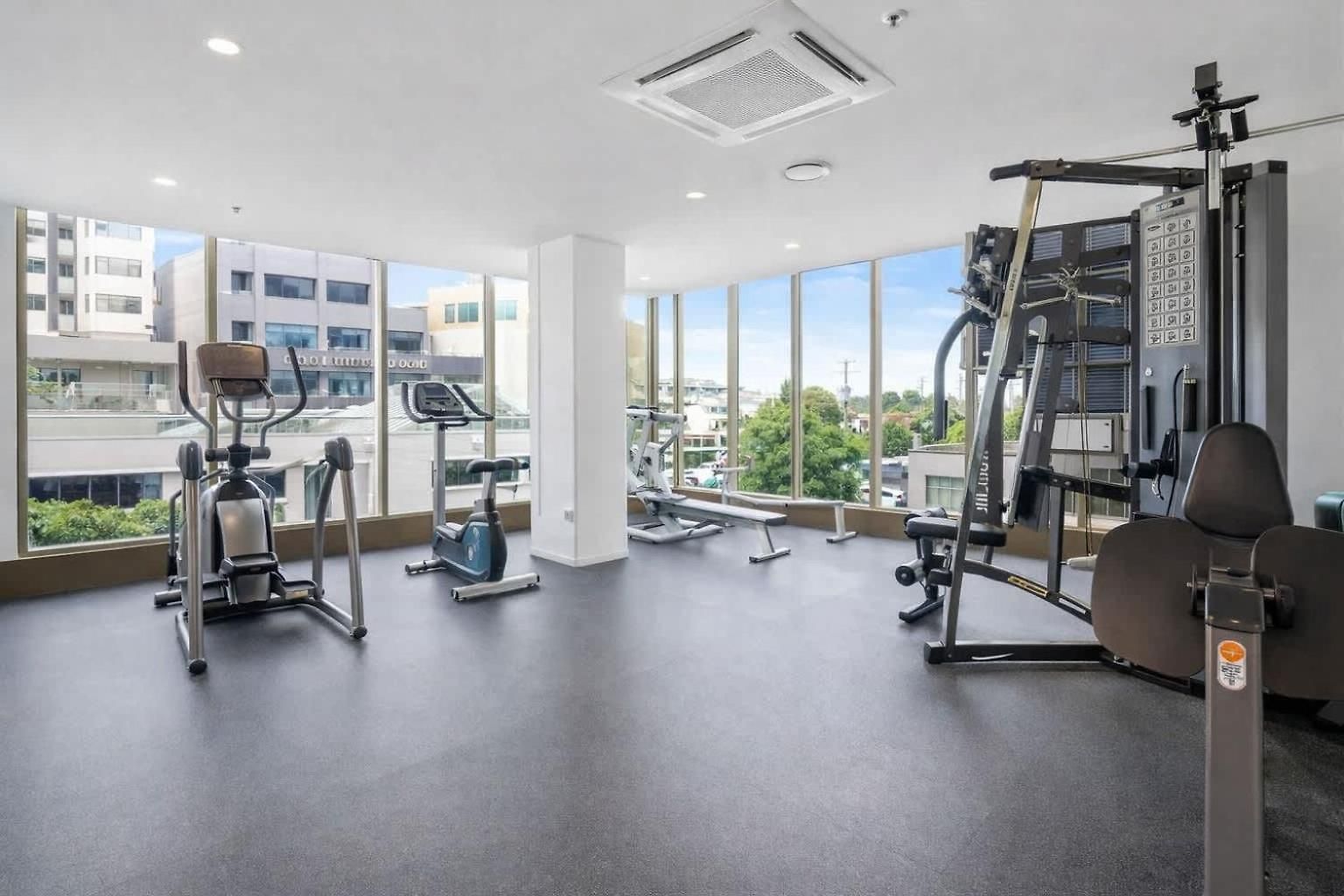 Apartment 2br Night Life -pool-parking-rooftop *