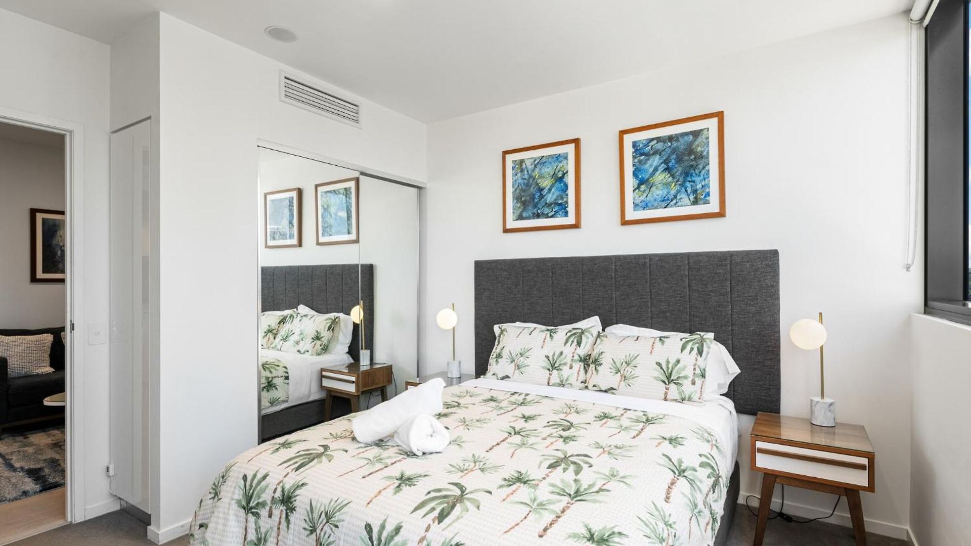 Convenient To Urban Living By Private Host Apartment *