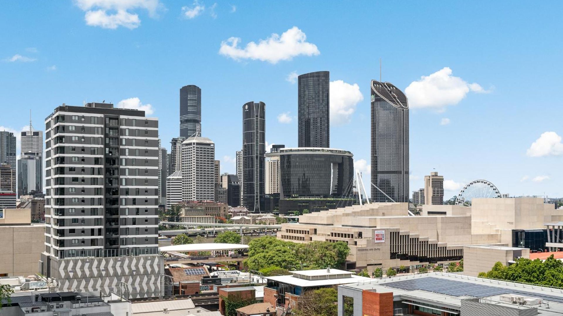 Convenient To Urban Living By Private Host Apartment