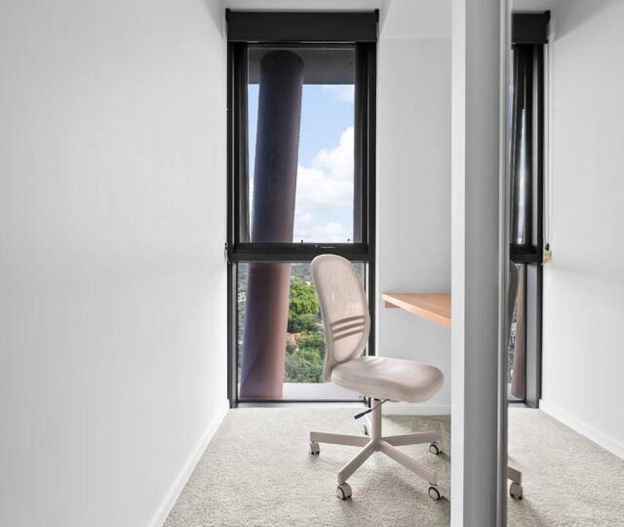 Skyhigh Retreat View And Shopping At Your Doorstep