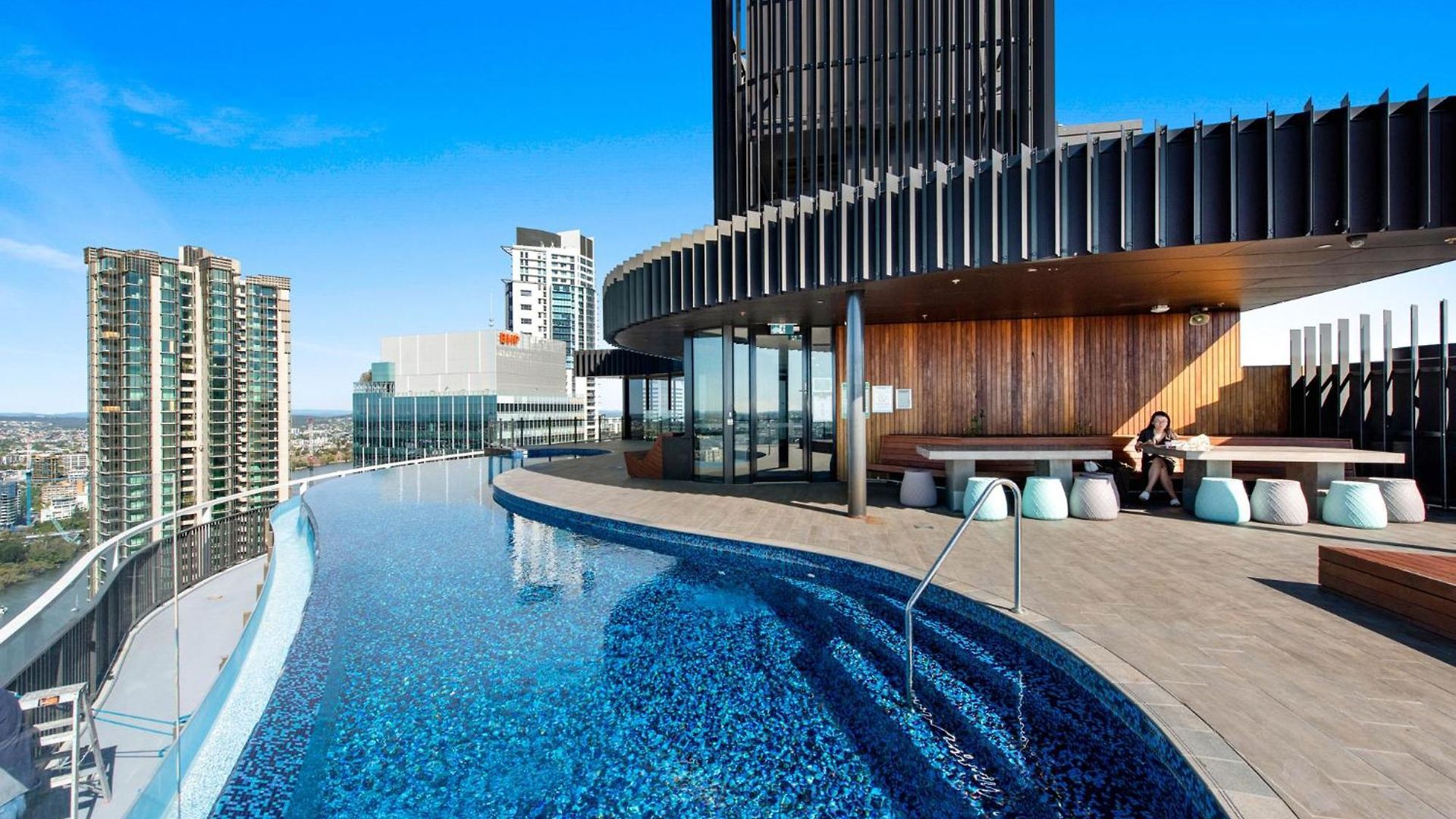 Inspired Serenity With River Views, Fast Wifi, Carpark, Gym, Rooftop Pool Apartment Brisbane