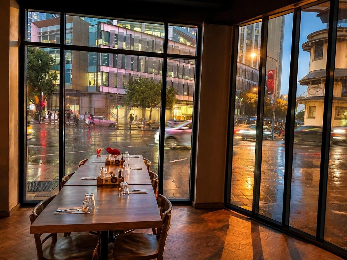 Queen Street Cbd With Balcony And Amenities C48 *