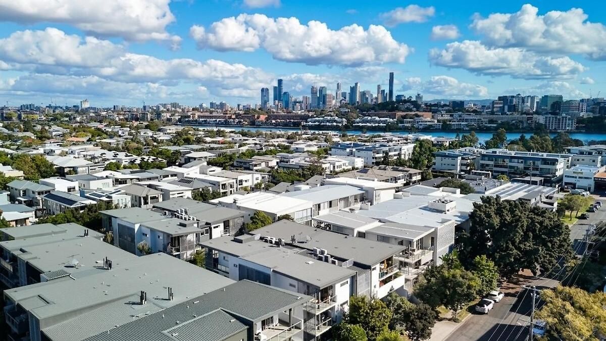 Bulimba Apartment - Ferry Access - Near Oxford St - Sleeps 8 - Baby & Work Ready Apartment Brisbane