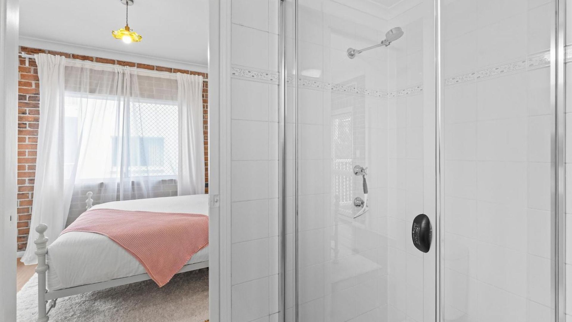Apartment 2br 2ba Indooroopilly-walk To Shops & Bus Brisbane