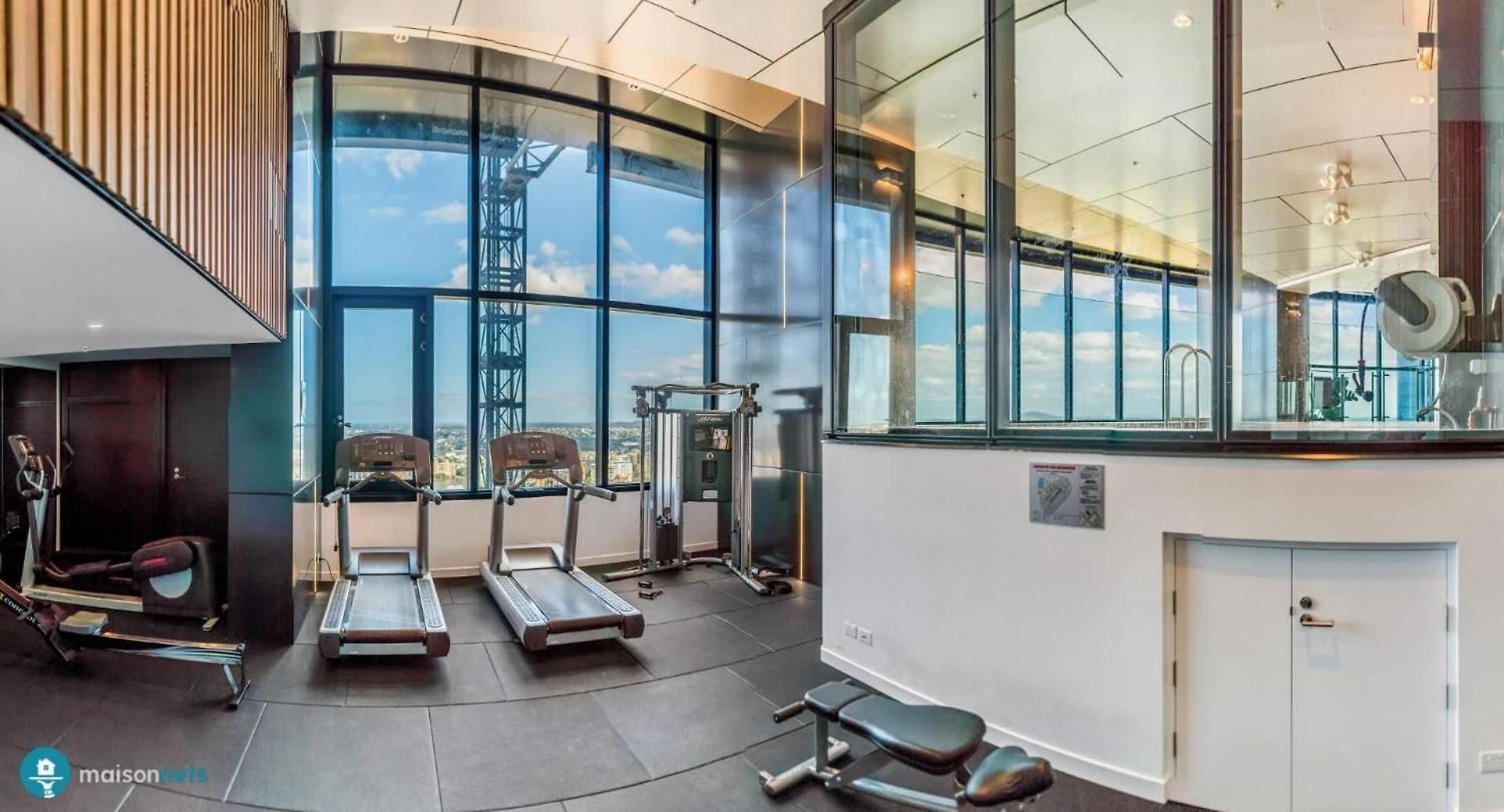 Sky Tower Luxe Retreat Pool & Gym