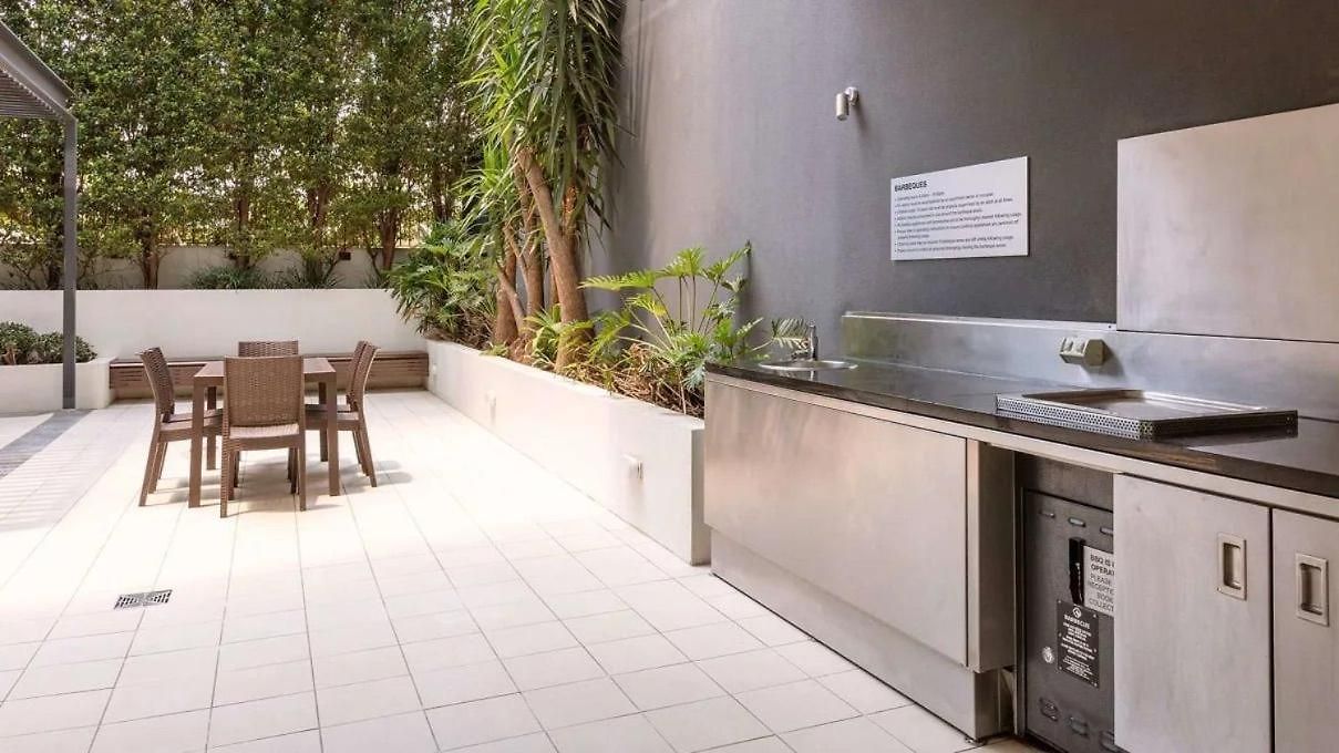 Chic 1br Retreat Heart Of Pool&gym Views * Brisbane