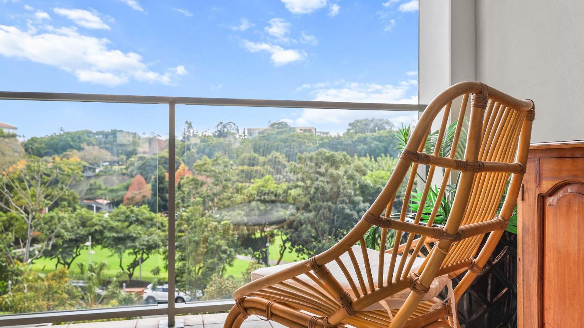 Apartment Entire Unit - 2 Pools - Sauna - Park - Cbd Views - Baby Ready *