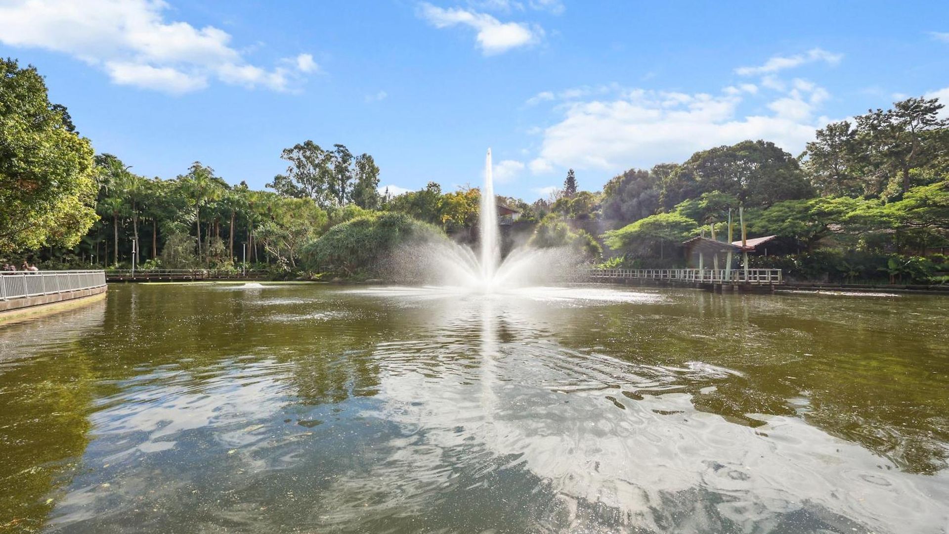 Entire Unit - 2 Pools - Sauna - Park - Cbd Views - Baby Ready Apartment *